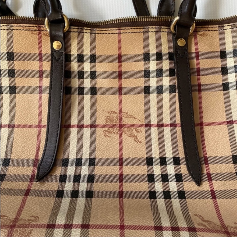 Burberry Haymarket Small Salisbury Tote Chocolate - Picture 4 of 9